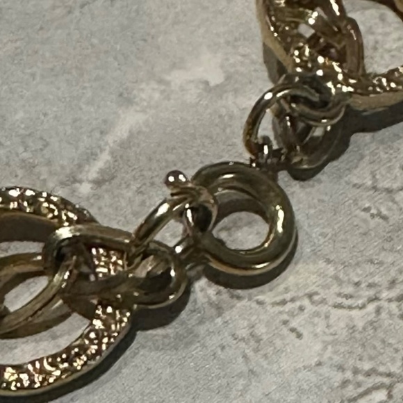 Vintage Gold-Tone Textured Link Statement Necklace - Picture 4 of 5